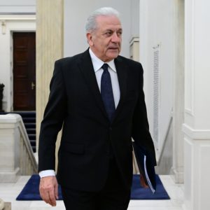 Στη Βουλή σήμερα η δικογραφία για Αβραμόπουλο: Η κλήση για κατάθεση και οι εκτιμήσεις νομικών για την υπόθεση
