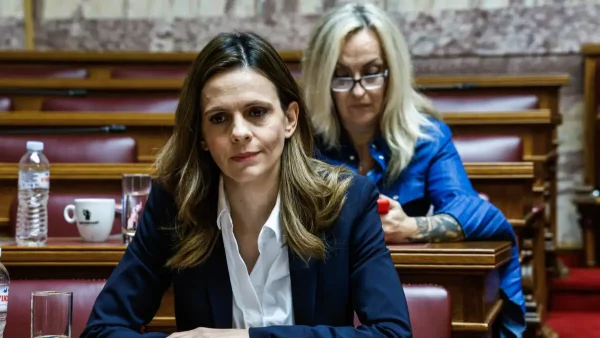 Έφη Αχτσιόγλου: Με τον Αλέξη Τσίπρα έχουμε να μιλήσουμε από το 2023 – Αργήσαμε να φύγουμε από τη Νέα Αριστερά