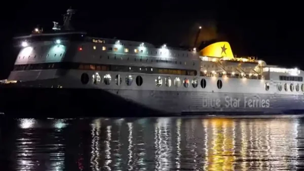 Απειλή για βόμβα στο «Blue Star 2» – Κατευθύνεται με 1050 επιβαίνοντες στο λιμάνι του Λαυρίου