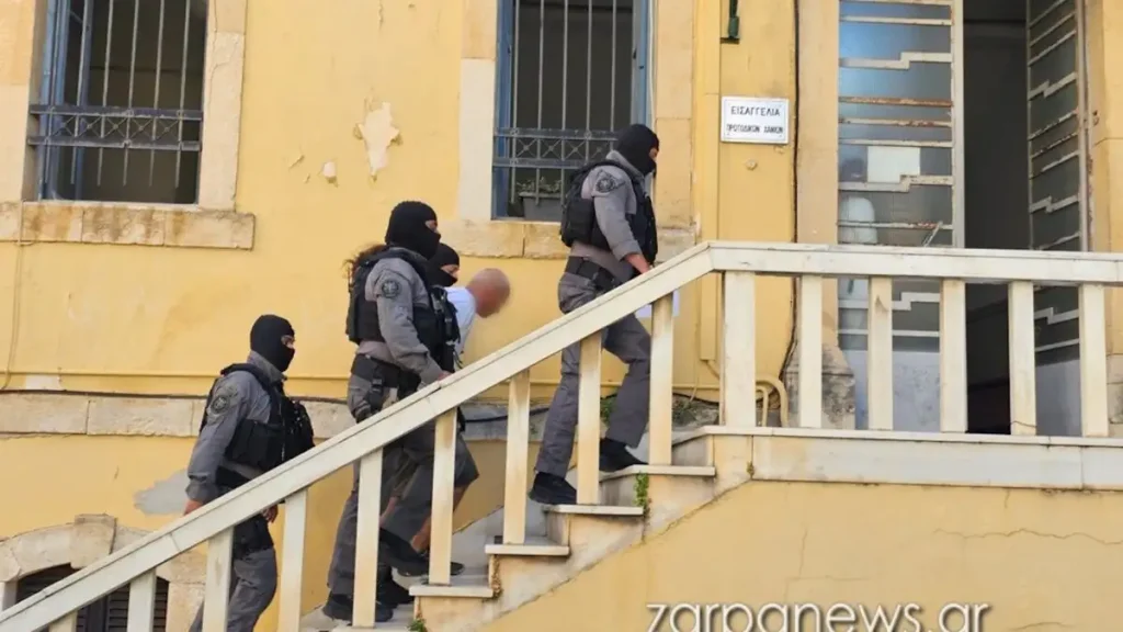 Σταυρούλα Λεβεντάκη: Με αλεξίσφαιρο γιλέκο στα δικαστήρια Χανίων ο δράστης της δολοφονίας της