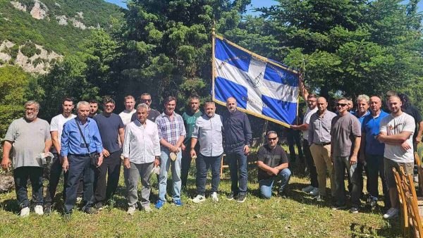 Οι χειριστές τίμησαν τη γιορτή του Αγίου Πνεύματος στο εκκλησάκι τους στην Ανάβρα Φθιώτιδας