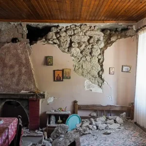 Εύβοια: «Κίτρινα» 26 σπίτια σε Προκόπι, Δαφνούσσα και Σπαθάρι – 60 οι αυτοψίες σε κτίρια που χτυπήθηκαν από τους σεισμούς