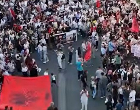 Αλβανία: Κλιμακώνονται οι διαμαρτυρίες για το πολυτελές θέρετρο του Κούσνερ - Αμετακίνητος ο Ράμα