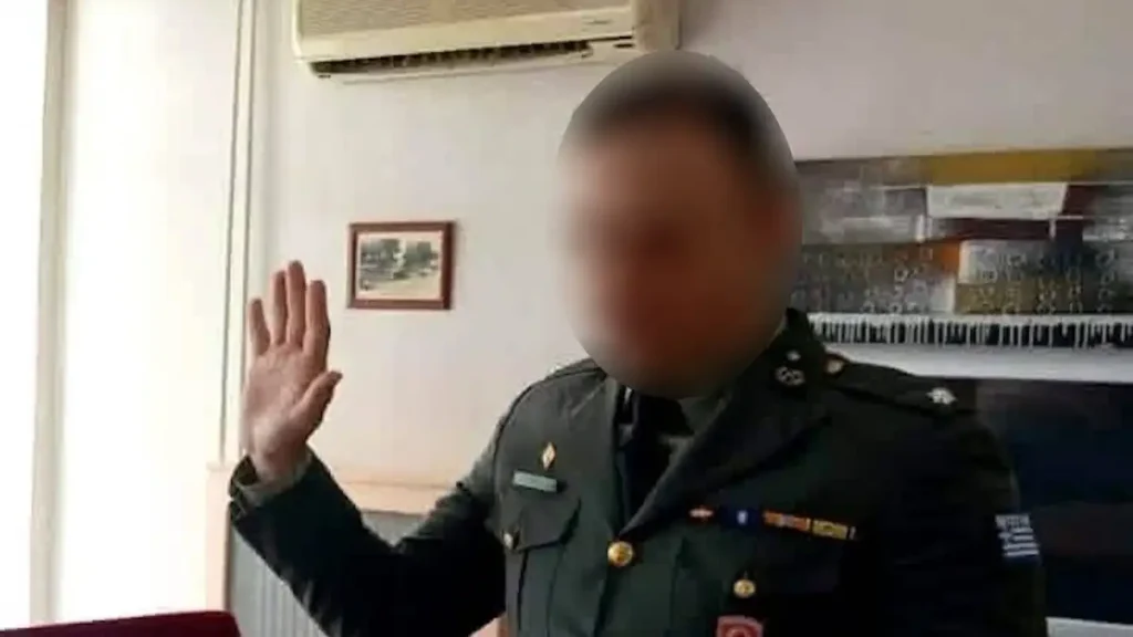 Σάλος με εικόνα στρατιωτικού να ορκίζεται στο Δωδεκάθεο – «Όσα λέγονται είναι λανθασμένα, δεν ορκίστηκα στον Δία» λέει ο ίδιος