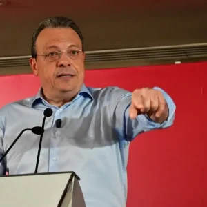 ΣΥΡΙΖΑ: Εγκρίθηκε με μεγάλη πλειοψηφία η πρόταση Φάμελλου για συμπόρευση με το κόμμα Τσίπρα