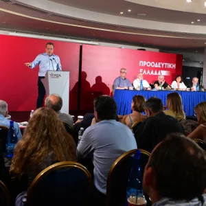 Mετακινείται στον Τσίπρα ο ΣΥΡΙΖΑ, με απόφαση Κεντρικής Επιτροπής -Δούρου, Παππάς, Πολάκης αντιδρούν στη διάλυση