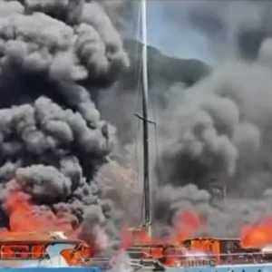 Παξοί: Συναγερμός στο λιμάνι για φωτιά σε τουριστικά σκάφη – Πυκνοί μαύροι καπνοί και μεγάλη κινητοποίηση της πυροσβεστικής