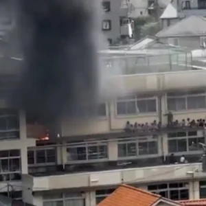 Τόκιο: Φωτιά σε δημοτικό σχολείο γεμάτο μαθητές – Δραματικές εικόνες διάσωσης