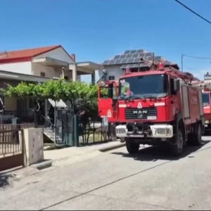Γιαννιτσά: Ήρωας αστυνομικός έσωσε παιδιά από φλεγόμενο διαμέρισμα – Ήταν εκτός υπηρεσίας – ΒΙΝΤΕΟ