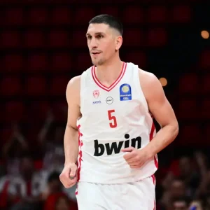 Από τον Ολυμπιακό στον Άρη Betsson ο Γιαννούλης Λαρεντζάκης