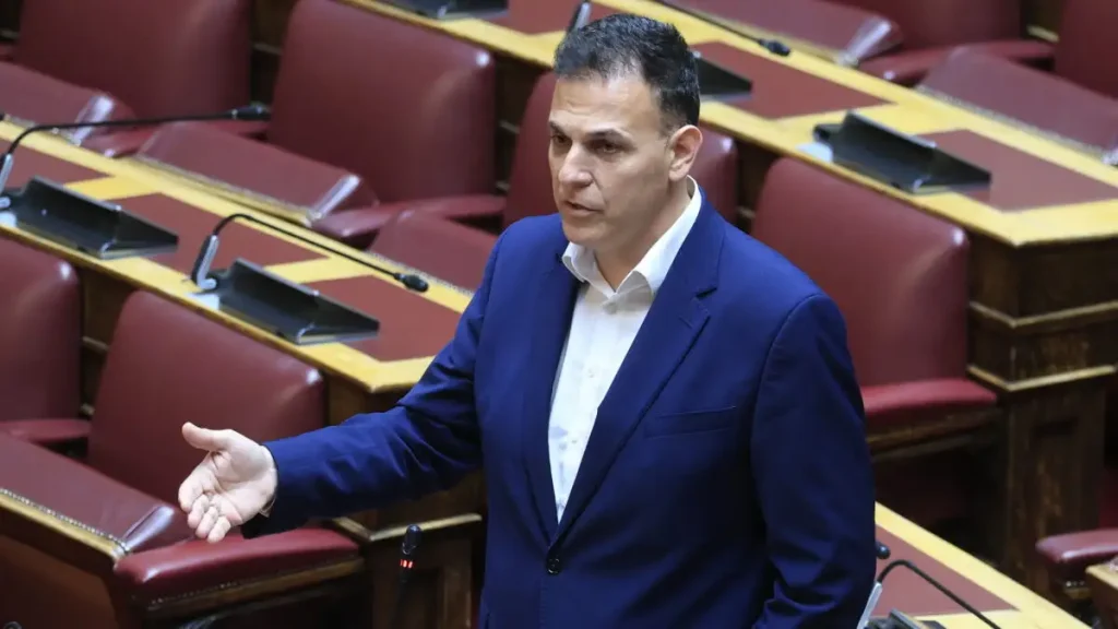 Καραμέρος στην έξοδο από τον ΣΥΡΙΖΑ: «Σκέφτομαι ανεξαρτητοποίηση ή παραίτηση»