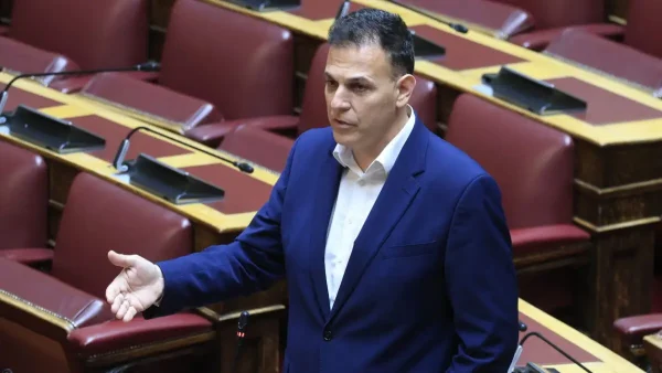 Καραμέρος στην έξοδο από τον ΣΥΡΙΖΑ: «Σκέφτομαι ανεξαρτητοποίηση ή παραίτηση»