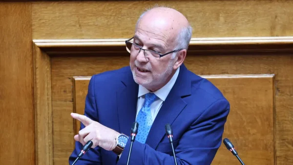 Φλωρίδης σε Ανδρουλάκη για τη Συνταγματική Αναθεώρηση: «Όποιος απέχει από την Ιστορία, θα βλέπει τη βελόνα να κουνιέται αλλά προς τα κάτω»
