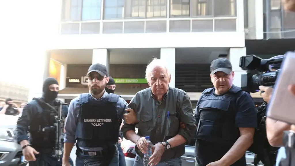 «Ο κύριος Γιωτόπουλος ήταν ήρεμος, πάμε για το αστυνομικό τμήμα, μου είπε» – Η περιγραφή του ταξιτζή που μετέφερε τον αρχηγό της 17 Νοέμβρη