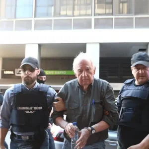 «Ο κύριος Γιωτόπουλος ήταν ήρεμος, πάμε για το αστυνομικό τμήμα, μου είπε» – Η περιγραφή του ταξιτζή που μετέφερε τον αρχηγό της 17 Νοέμβρη