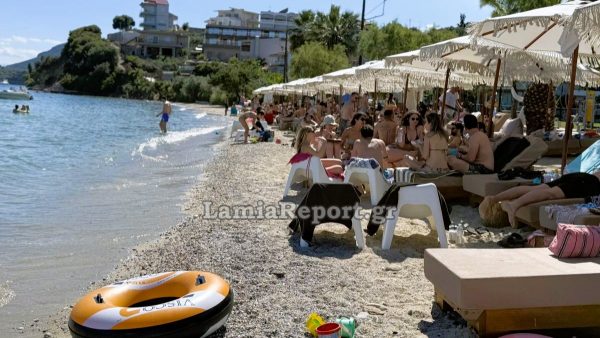 Έκλεψε αυτοκίνητο, «μπούκαρε» σε σπίτι και μετά πήγε για μπάνιο στη Γλύφα - Τι τον «πρόδωσε» και βρέθηκε με χειροπέδες