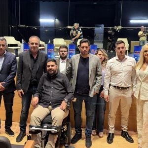 Λαμία: Έβαλαν δύσκολα οι νέοι σε δημάρχους και πολιτικούς (ΦΩΤΟ)