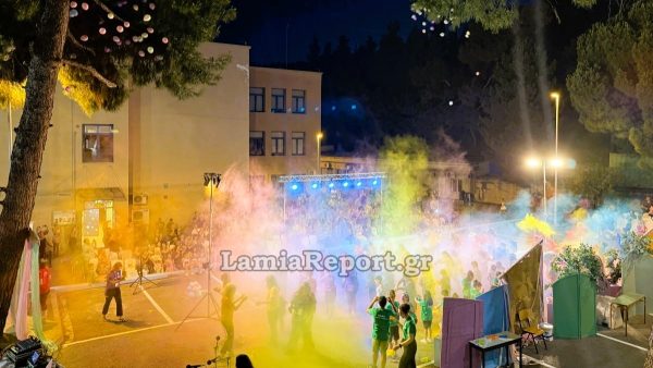Με χρώματα και χαρούμενα συναισθήματα «γέμισε» το προαύλιο του δημαρχείου Λαμίας (ΒΙΝΤΕΟ-ΦΩΤΟ)