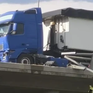 Νταλίκα ντελαπάρισε λόγω βροχής στην Εγνατία Οδό στα Γιάννενα – Διακοπή κυκλοφορίας στο ρεύμα προς Θεσσαλονίκη