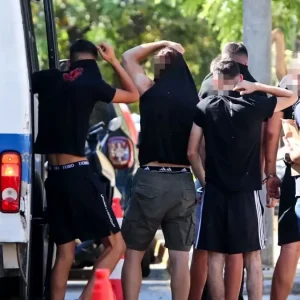 Καλλιθέα: Προφυλακιστέος ο 17χρονος δράστης και άλλοι δύο συλληφθέντες για το μαχαίρωμα του 15χρονου