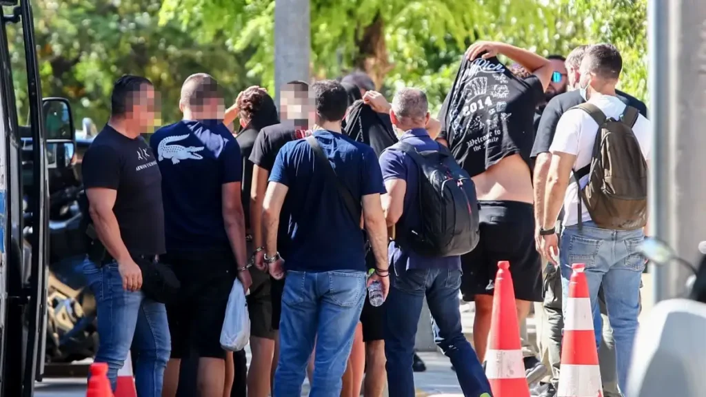 Καλλιθέα: «Είδα στο TikTok ότι υπάρχει βαριά τραυματίας και κατάλαβα ότι το έκανα εγώ» είπε ο 17χρονος που μαχαίρωσε τον 15χρονο