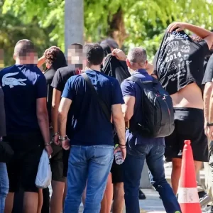 Καλλιθέα: «Είδα στο TikTok ότι υπάρχει βαριά τραυματίας και κατάλαβα ότι το έκανα εγώ» είπε ο 17χρονος που μαχαίρωσε τον 15χρονο