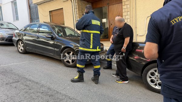 Αναστάτωση στο κέντρο της Λαμίας από καπνούς σε αυτοκίνητο (ΦΩΤΟ)