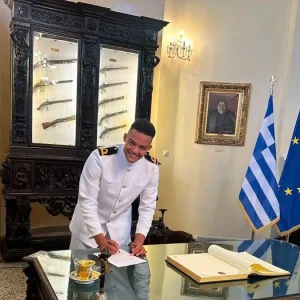 Ο Εμμανουήλ Καραλής ορκίστηκε αξιωματικός του Πολεμικού Ναυτικού – Μαζί του και Ολυμπιονίκες του Παρισιού