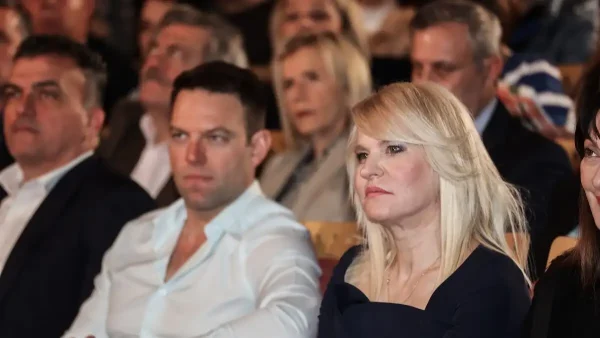 Στην αντεπίθεση ο Κασσελάκης: Εγώ ζήτησα από την Τζάκρη να παραιτηθεί – Το κόμμα κινείται στο φιλελεύθερο κέντρο