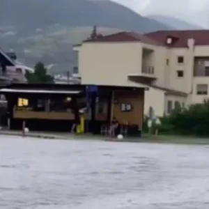 Καιρός: Καταιγίδες, χαλάζι και πολλούς κεραυνούς φέρνει η κακοκαιρία – Δυνατή βροχή και στην Αττική
