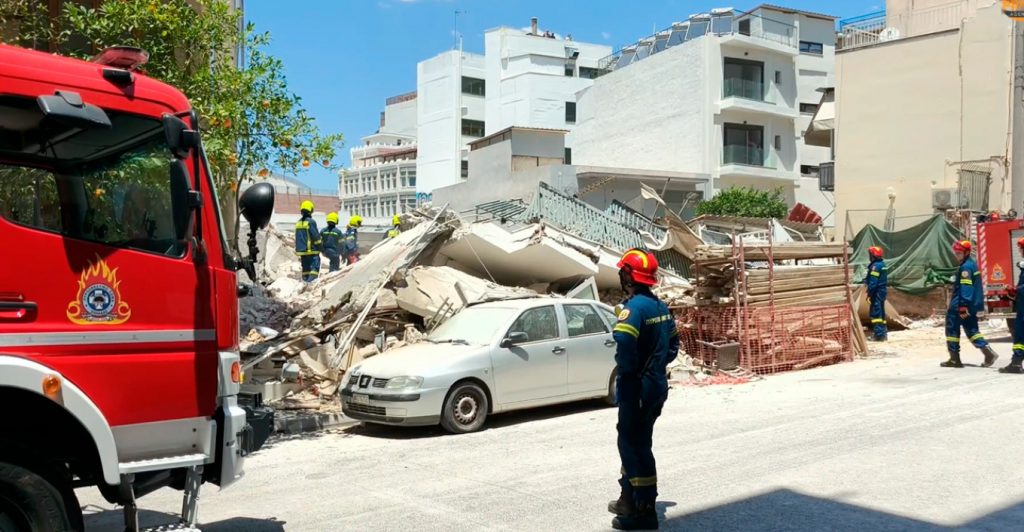 Κατέρρευσε πολυκατοικία στα Πετράλωνα, αναφορές για εγκλωβισμένους στα συντρίμμια - Άνδρες της 7ης ΕΜΑΚ από τη Λαμία σπεύδουν για βοήθεια (ΦΩΤΟ-ΒΙΝΤΕΟ)