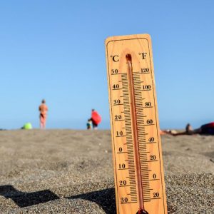 Φονικός καύσωνας στην Ευρώπη: Παιδιά πεθαίνουν στη Γαλλία επειδή δεν ξέρουν κολύμπι, 43 νεκροί – Ρεκόρ ζέστης στην Ισπανία και συναγερμός σε Δανία και Σουηδία