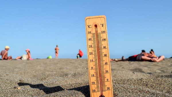 Φονικός καύσωνας στην Ευρώπη: Παιδιά πεθαίνουν στη Γαλλία επειδή δεν ξέρουν κολύμπι, 43 νεκροί – Ρεκόρ ζέστης στην Ισπανία και συναγερμός σε Δανία και Σουηδία