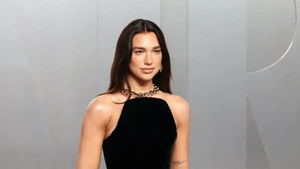 Ο κρυφός γάμος της Dua Lipa και του Κάλουμ Τέρνερ στο Λονδίνο και το τριήμερο πάρτι στο Παλέρμο της Σικελίας
