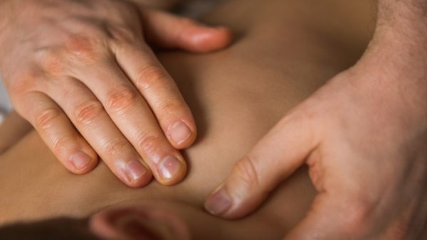 Συνέλαβαν αλλοδαπό που πρόσφερε υπηρεσίες μασάζ σε παραλία