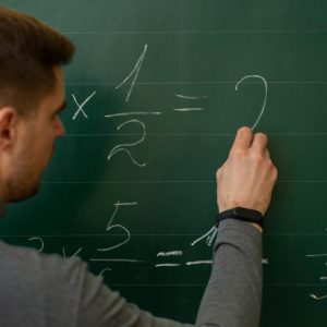 Από κεντρικό φροντιστήριο της Λαμίας ζητούνται καθηγητές