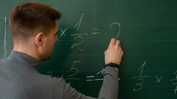 Από κεντρικό φροντιστήριο της Λαμίας ζητούνται καθηγητές