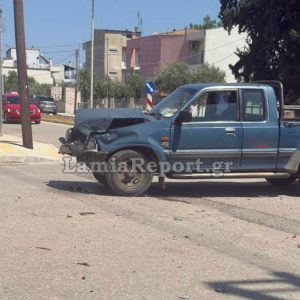 Λαμία: Τροχαίο σε γνωστή διασταύρωση με υλικές ζημιές (ΦΩΤΟ)