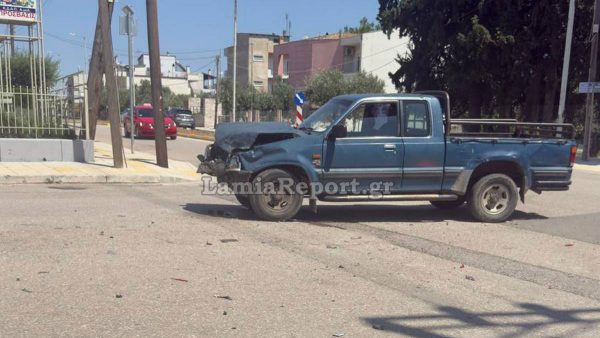 Λαμία: Τροχαίο σε γνωστή διασταύρωση με υλικές ζημιές (ΦΩΤΟ)