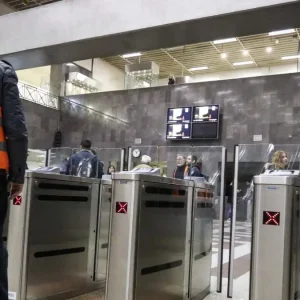 Ελεγκτής της ΣΤΑΣΥ ζητούσε 20 ευρώ από πολίτες για να μην τους κόψει πρόστιμο για εισιτήρια