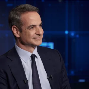 Ο Μητσοτάκης «έδειξε» κάλπες την άνοιξη του 2027 και το πνεύμα της αντιμετώπισης του Αντώνη Σαμαρά από τη ΝΔ