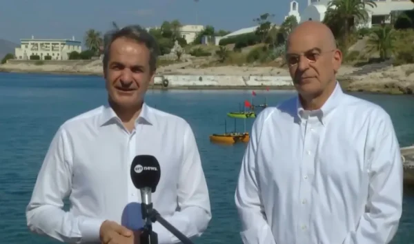 Μητσοτάκης και Δένδιας στη Σχολή Ναυτικών Δοκίμων: "Χτίζουμε θεμέλια για να εκπαιδεύσουμε τη νέα γενιά των αξιωματικών να σκέφτονται και ως επιστήμονες" (Βίντεο)
