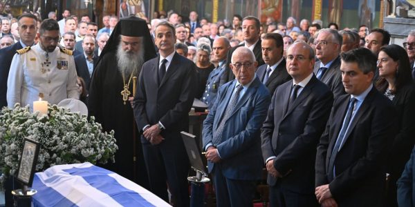 Συγκίνηση στο τελευταίο «αντίο» στον Νίκο Ταγαρά -Μητσοτάκης: «Αποχαιρετώ έναν προσωπικό φίλο»