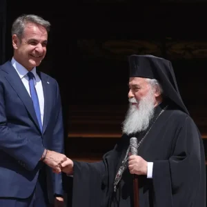 Μήνυμα Τραμπ στον Μητσοτάκη μέσω του πατριάρχη Ιεροσολύμων: Ο πρόεδρος των ΗΠΑ θέλει να επισκεφθεί την Ελλάδα
