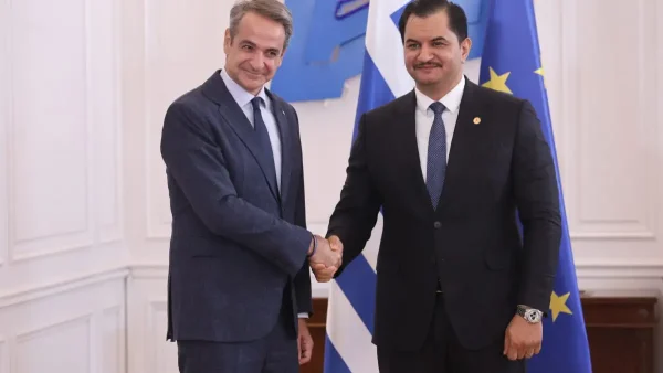 Συνάντηση Μητσοτάκη με τον Σαντάμ Χαφτάρ στο Μαξίμου: Στο τραπέζι μεταναστευτικό και θαλάσσιες ζώνες