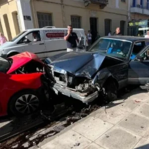 Αφαιρέθηκε το δίπλωμα από τον ηλικιωμένο οδηγό που προκάλεσε το σοβαρό τροχαίο στη Ναύπακτο