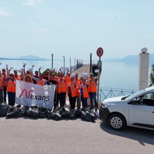 Εθελοντικός καθαρισμό στην παραλία Αγίας Μαρίνας από τη Nexans Ελλάς - Δείτε εικόνες