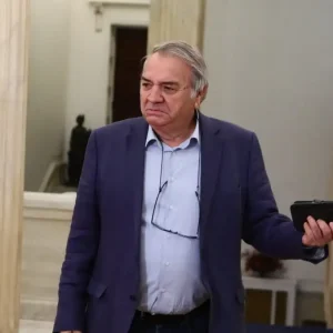 ΠΑΣΟΚ κατά ΕΛΑΣ για δήλωση Μπίστη: «Είναι επίσημη θέση ότι δεν πρέπει να προχωρήσει το καλώδιο Ελλάδας – Κύπρου;»