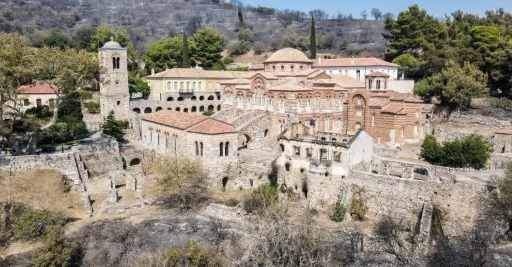 Περιφέρεια Στερεάς Ελλάδας: 2.400.000 € για την αποκατάσταση  της Ιεράς Μονής Οσίου Λουκά στη Βοιωτία
