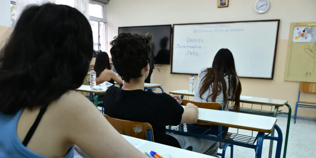 Πανελλήνιες 2026: Τελευταία ημέρα εξετάσεων για τους υποψηφίους των ΓΕΛ τη Δευτέρα -Ποιο μάθημα δίνουν